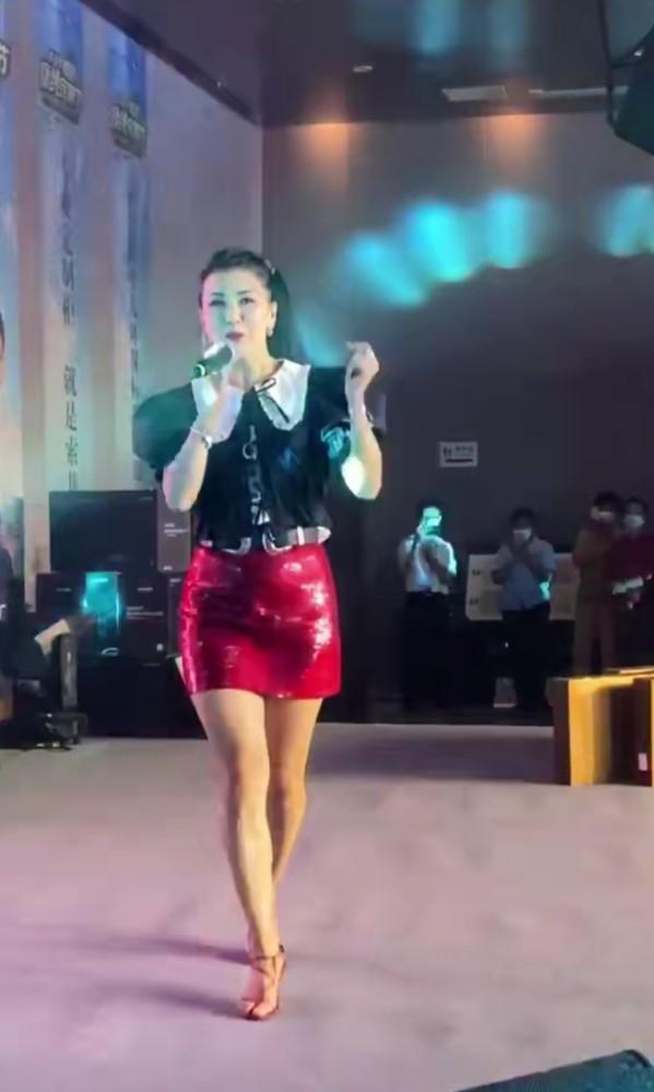 王蓉仨娃妈早期爆料视频,揭秘育儿生活点滴  第1张